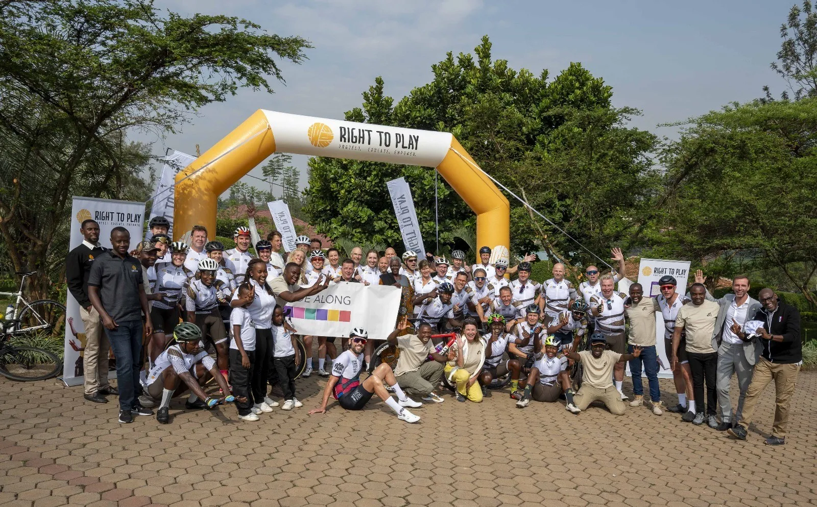 NLNO rwanda cycling experience group picture